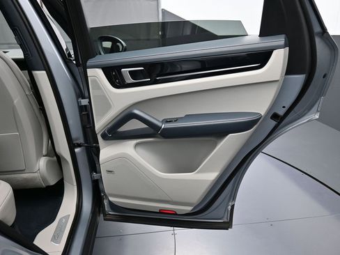 Certified 2021 Porsche Cayenne S image 26