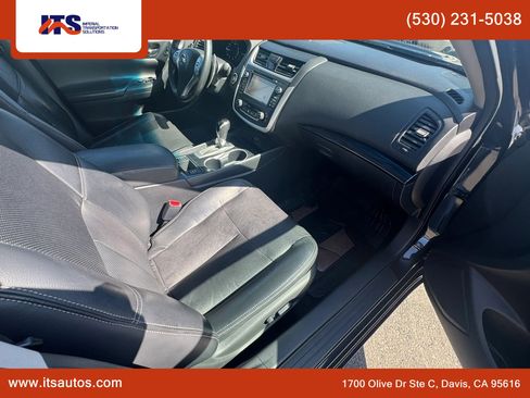 Used 2017 Nissan Altima 3.5 SL w/ 3.5SL Technology Package FWD image 10