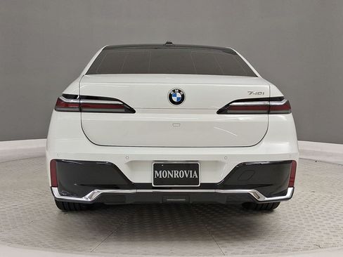 Used 2023 BMW 740i RWD image 10