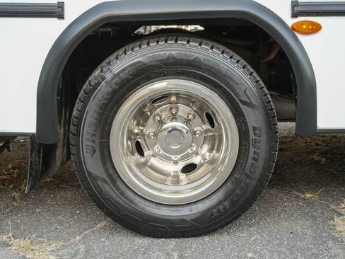 Used 2023 Ford E-450 and Econoline 450 Super Duty w/ Motorhome Prep Package RWD image 40