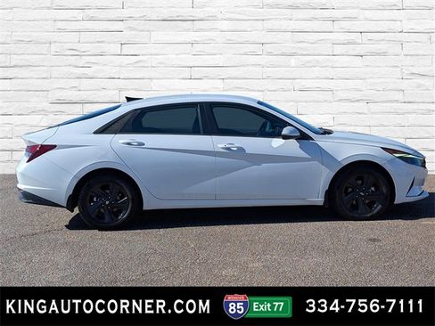 Used 2022 Hyundai Elantra SEL w/ Convenience Package image 4