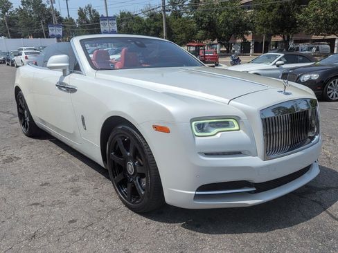 Used 2018 Rolls-Royce Dawn RWD image 62