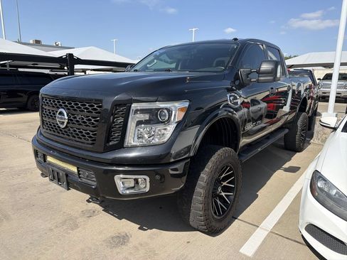 Used 2018 Nissan Titan PRO-4X w/ Pro-4x Convenience Package AWD/4WD image 1