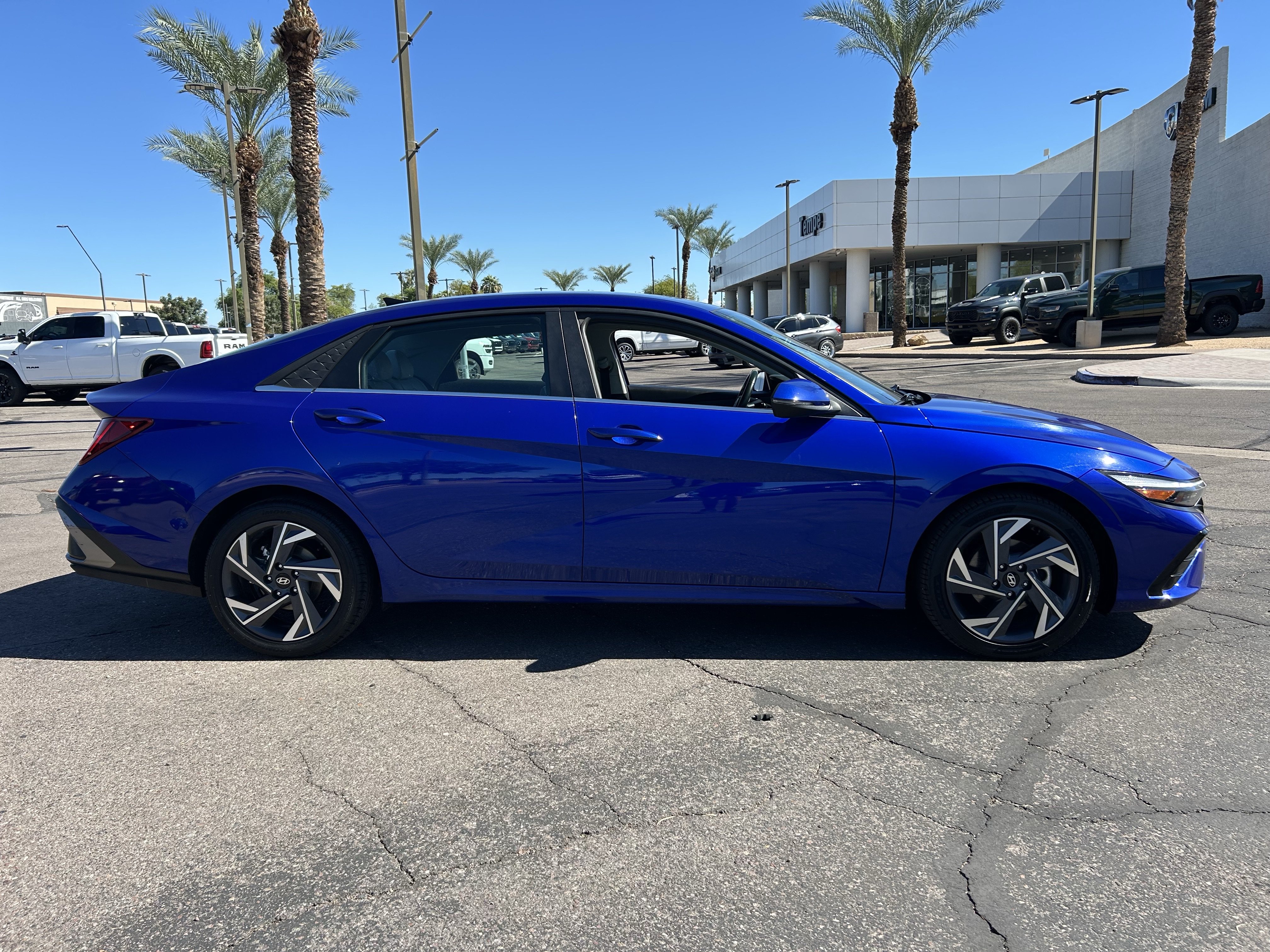 Used 2025 Hyundai Elantra Limited FWD image 6