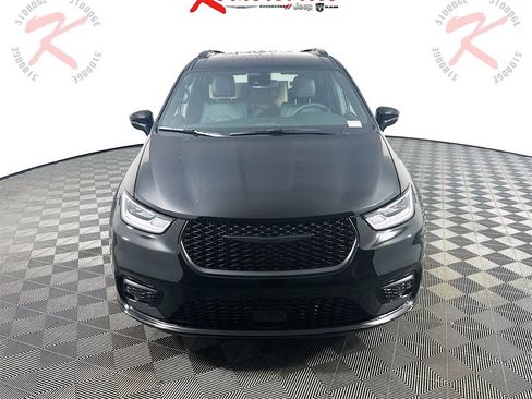 New 2025 Chrysler Pacifica Select w/ Uconnect Theater Family Group image 2