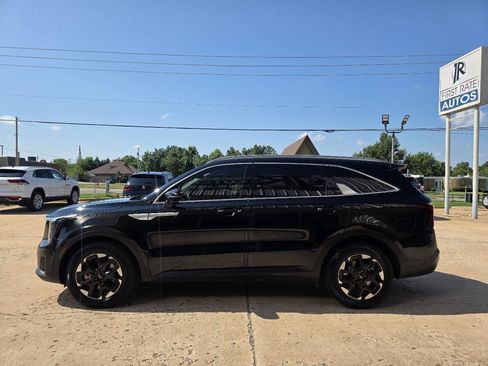 Used 2025 Kia Sorento S w/ Panoramic Sunroof Package FWD image 4