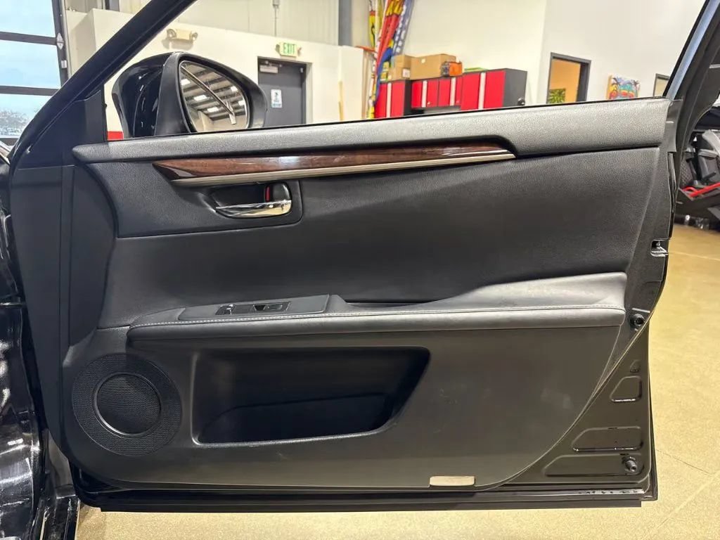 Used 2013 Lexus ES 350 w/ Luxury Pkg FWD image 17