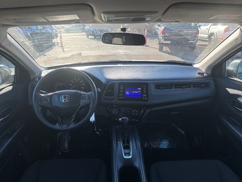 Used 2017 Honda HR-V LX image 11