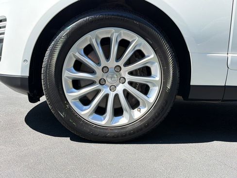 Used 2018 Land Rover Range Rover HSE image 13