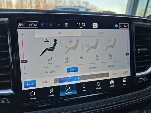 Used 2024 Chrysler Pacifica Pinnacle image 56