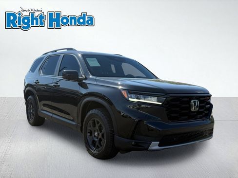 Certified 2025 Honda Pilot TrailSport image 11