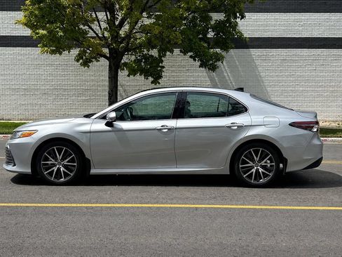 Used 2024 Toyota Camry XLE w/ Navigation Package FWD image 2