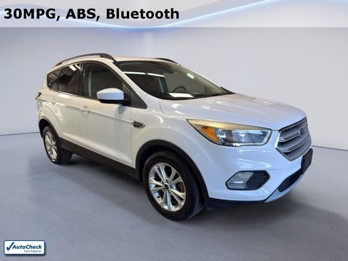 Used 2018 Ford Escape SE FWD image 1