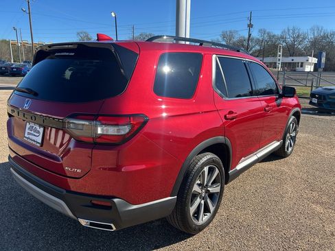 Used 2025 Honda Pilot Elite image 5