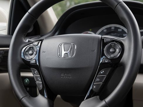 Used 2017 Honda Accord EX-L image 32