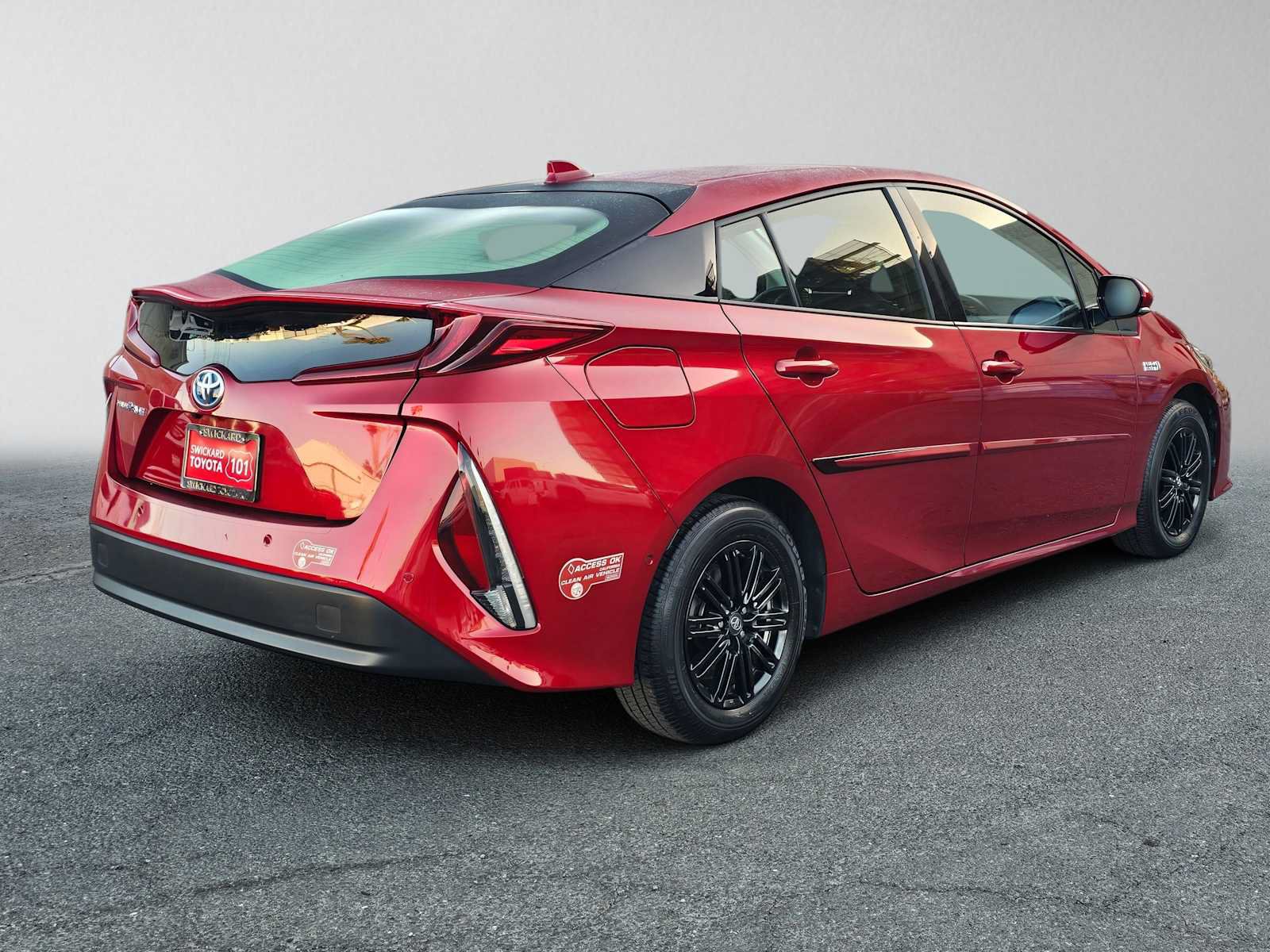 Used 2017 Toyota Prius Prime Advanced FWD image 3