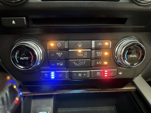 Used 2018 Ford F150 Lariat w/ Equipment Group 502A Luxury AWD/4WD image 47