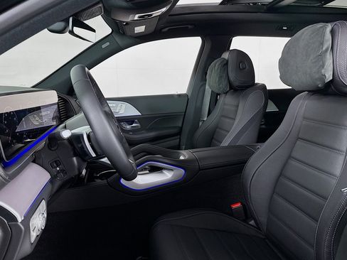 New 2026 Mercedes-Benz GLS 580 4MATIC image 17