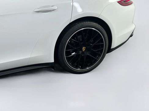 Used 2020 Porsche Panamera 4 AWD/4WD image 31