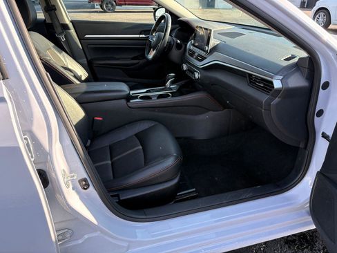 Used 2024 Nissan Altima 2.5 SR FWD image 10