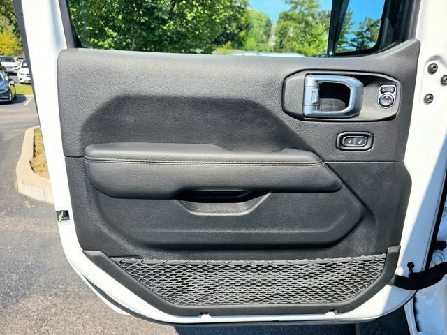 Used 2021 Jeep Wrangler Unlimited Sahara AWD/4WD image 21