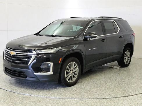 Used 2023 Chevrolet Traverse LT FWD image 3