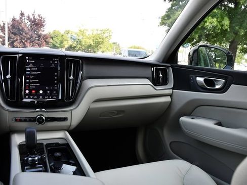 Certified 2024 Volvo XC60 B5 Plus w/ Protection Package Premier AWD/4WD image 21