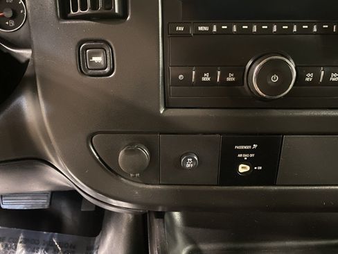 Used 2017 Chevrolet Express 2500 Extended RWD image 28