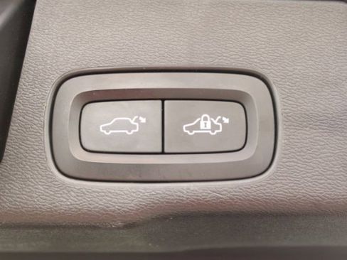 Used 2019 Volvo XC60 T6 R-Design w/ Protection Package Premier image 10