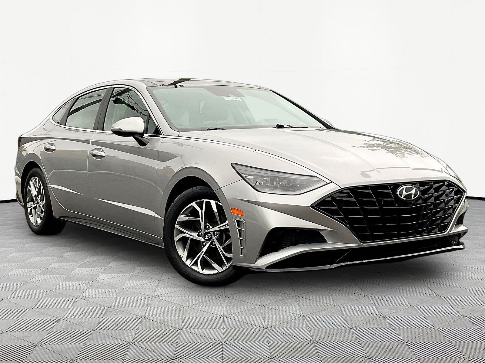Used 2023 Hyundai Sonata SEL w/ Convenience Package FWD image 3
