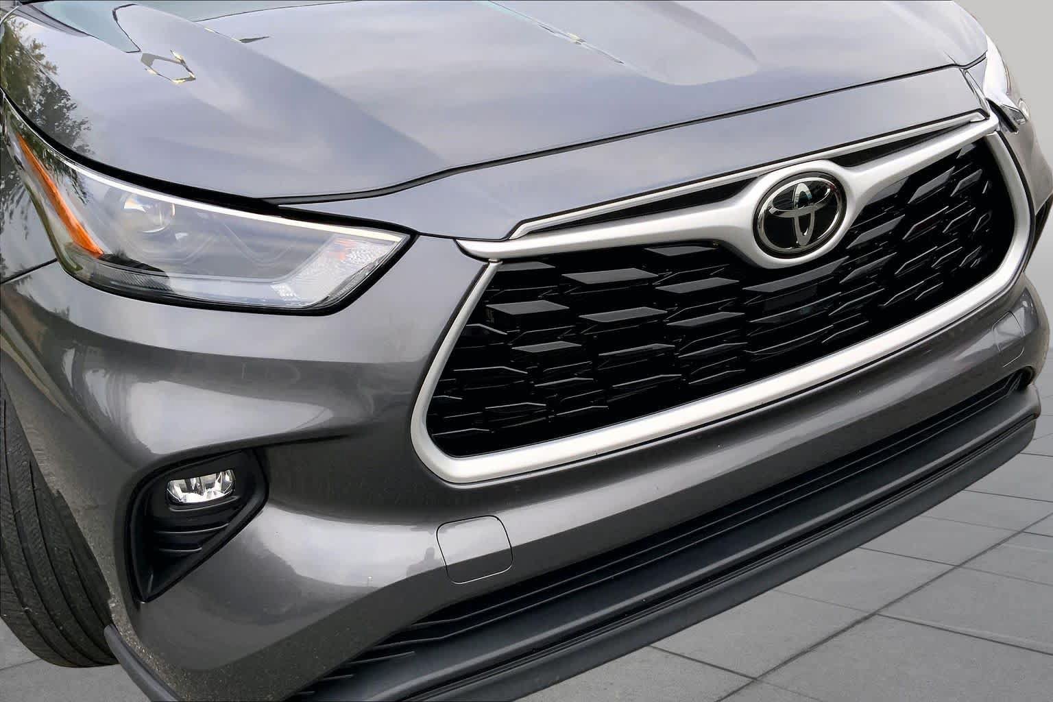 Used 2023 Toyota Highlander XLE FWD image 27