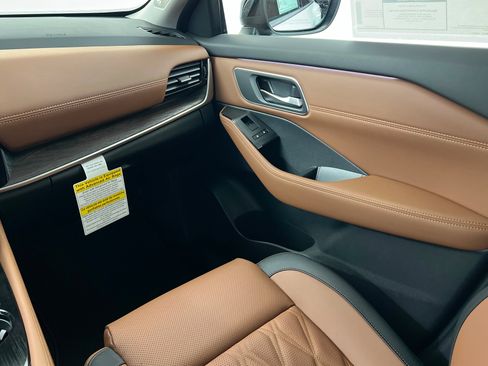 New 2026 Nissan Rogue Platinum w/ Platinum Premium Package image 10