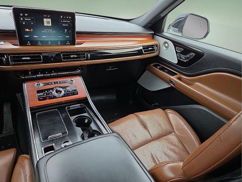 Used 2021 Lincoln Aviator Reserve w/ Equipment Group 202A image 13