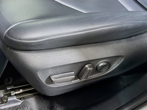 Used 2022 Toyota Highlander XLE AWD/4WD image 17