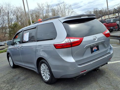 Certified 2017 Toyota Sienna XLE image 4