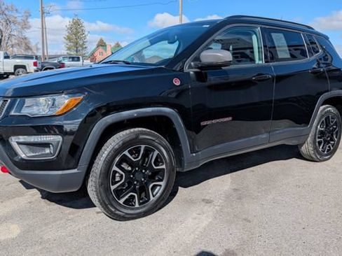 Used 2020 Jeep Compass Trailhawk w/ Leather Interior Group AWD/4WD image 3