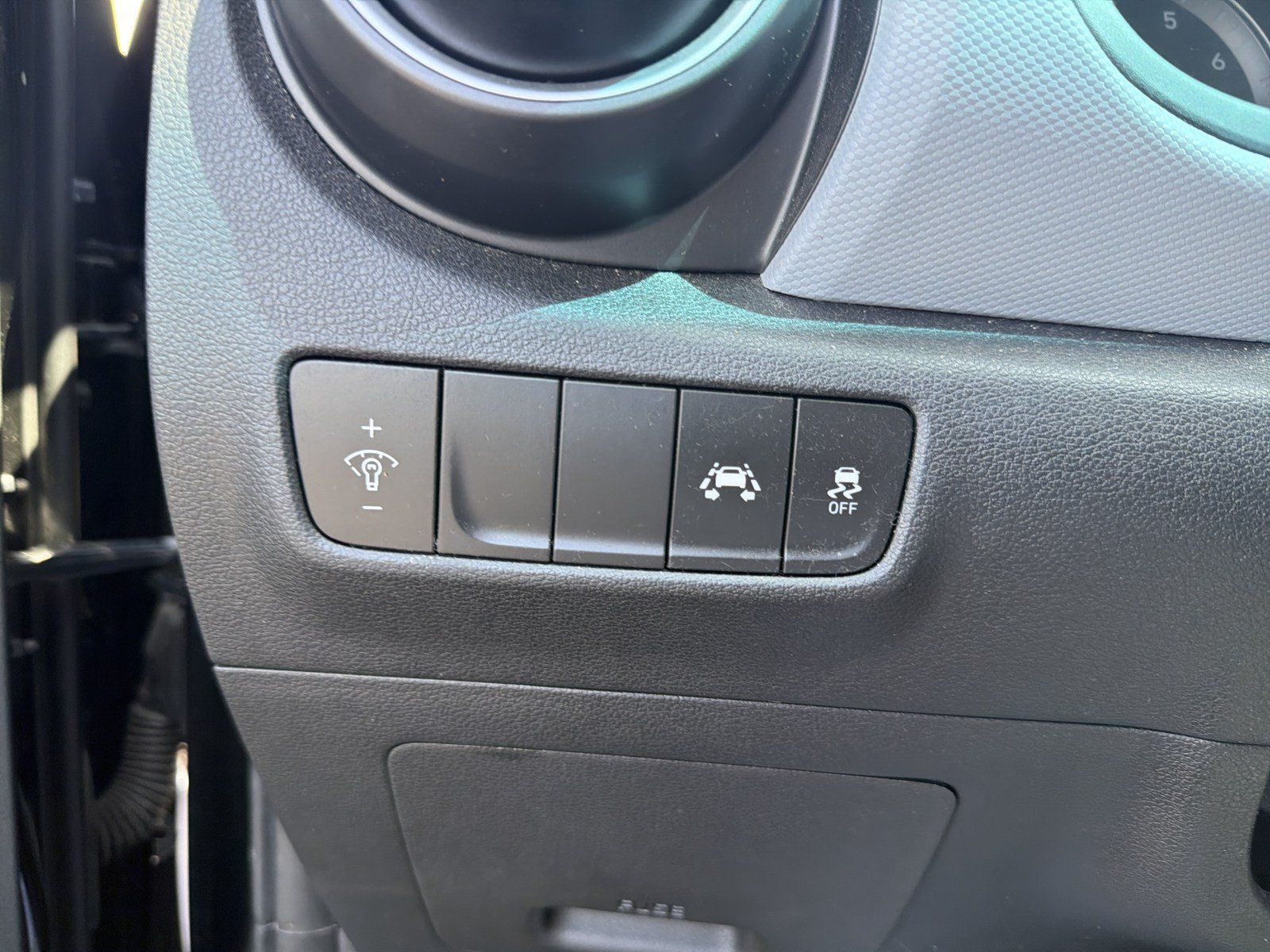 Used 2020 Hyundai Kona SE FWD image 17
