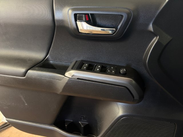 Used 2021 Toyota Tacoma TRD Off-Road w/ Technology Package AWD/4WD image 13