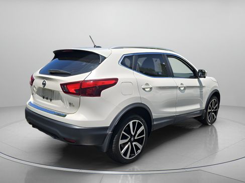 Used 2017 Nissan Rogue Sport SL w/ SL Premium Package FWD image 6