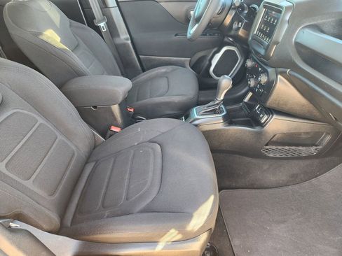 Used 2018 Jeep Renegade Latitude image 14