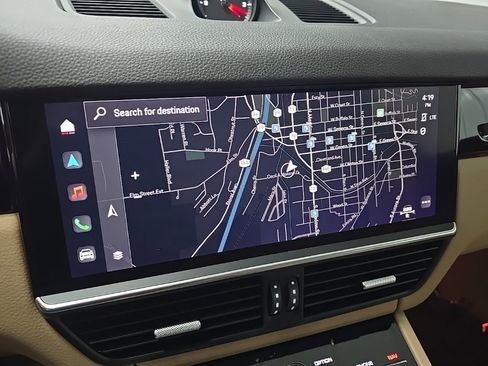 Used 2022 Porsche Cayenne image 25