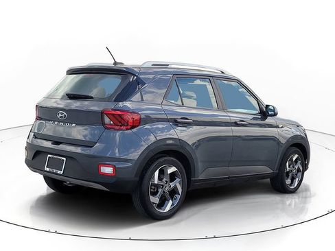 Used 2025 Hyundai Venue SEL FWD image 4