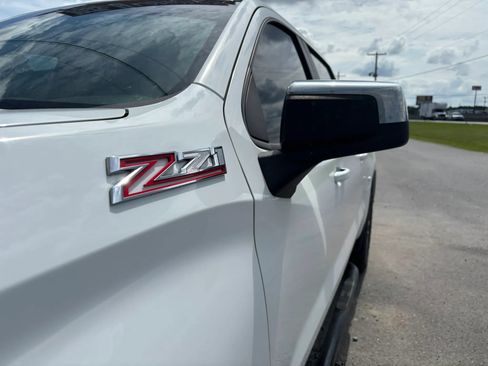 Used 2021 Chevrolet Silverado 1500 LT AWD/4WD image 9