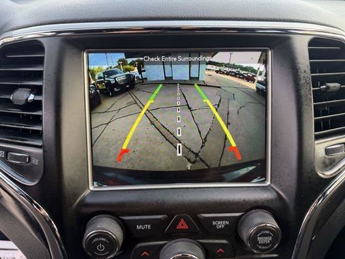 Used 2018 Jeep Grand Cherokee Altitude AWD/4WD image 15