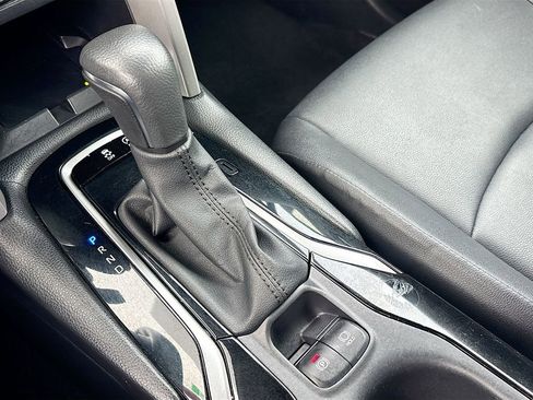 Used 2024 Toyota Corolla Cross XLE image 16