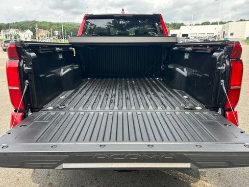 Used 2025 Toyota Tacoma SR5 AWD/4WD image 16