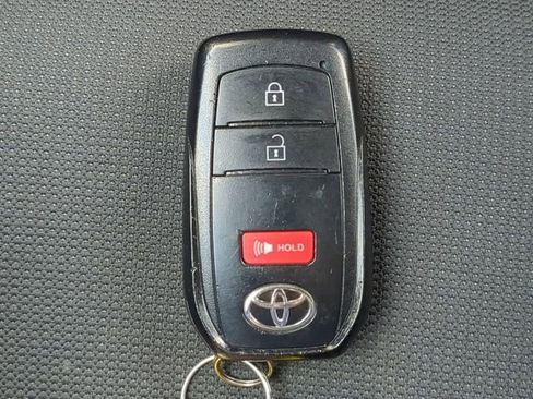 Used 2023 Toyota Corolla Cross LE FWD image 33