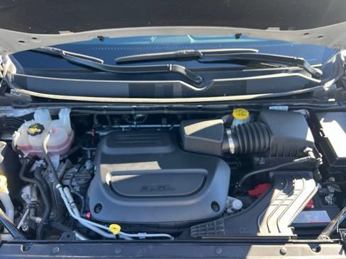 Used 2024 Chrysler Pacifica Touring-L FWD image 29