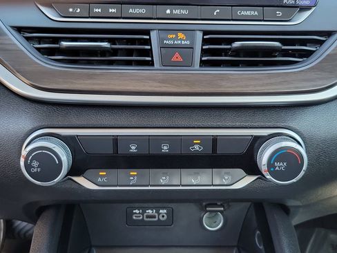 Used 2024 Nissan Altima 2.5 SV image 10