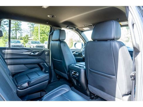 Used 2024 GMC Yukon XL Denali AWD/4WD image 16